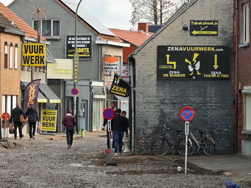Driekwart van de klanten bij Vlaamse vuurwerkwinkels komt uit Nederland, de vraag is of dat zo blijft met het vuurwerkverbod