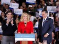 Mitt en Ann Romney met hun zoon Tag op campagne. (archieffoto)