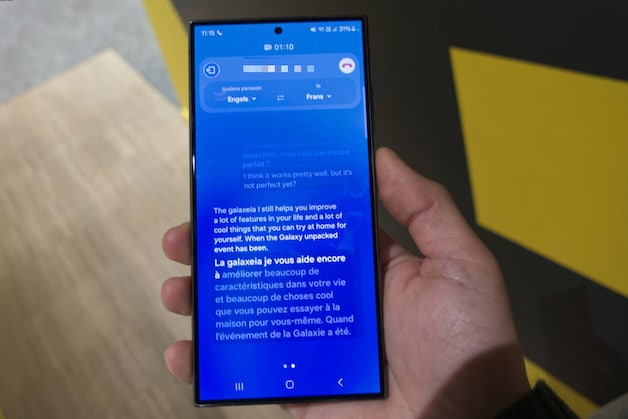 We testten met een nieuwe Samsung-smartphone een telefoongesprek vertalen tussen Engels en Frans uit, maar dat ging niet al te vlot.