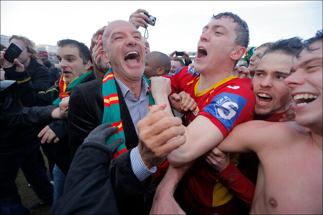 De Brugse zakenman Yves Lejaeghere viert de promotie met Oostende vorige maand.