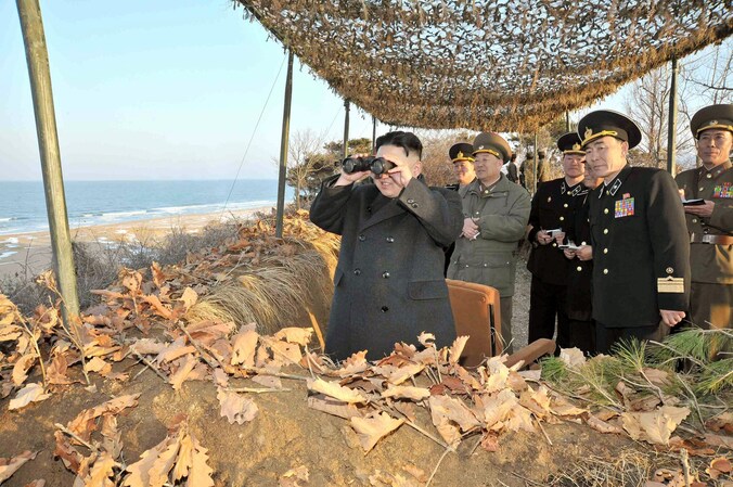 De Noord-Koreaanse leider Kim Jong-un keek vanochtend naar de raketten.