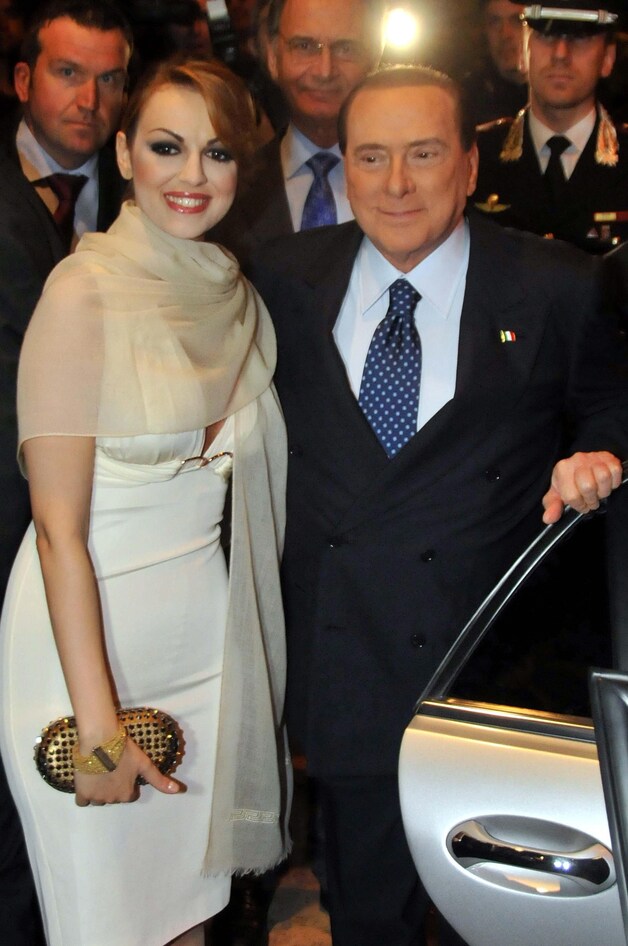 Berlusconi met verloofde Francesca.