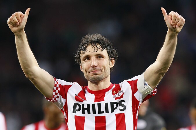 Mark van Bommel bedankt de fans van PSV.