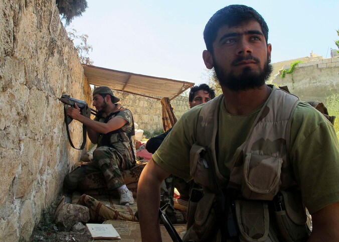 Strijders van het Vrije Syrische Leger in Khan Al-Assal.
