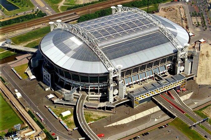De Amsterdam Arena wordt mogelijk uitgebreid naar 57.000 plaatsen.