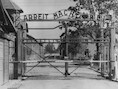 De poort die toegang bood tot concentratiekamp Auschwitz.
