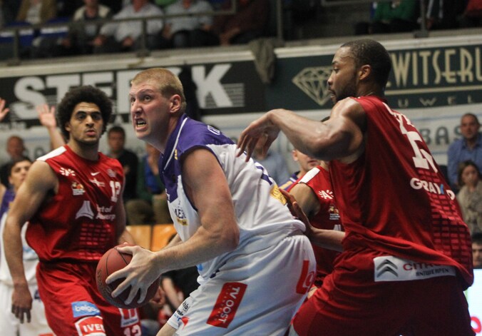 Antwerp Giants (in het rood) krijgt er een Amerikaan bij
