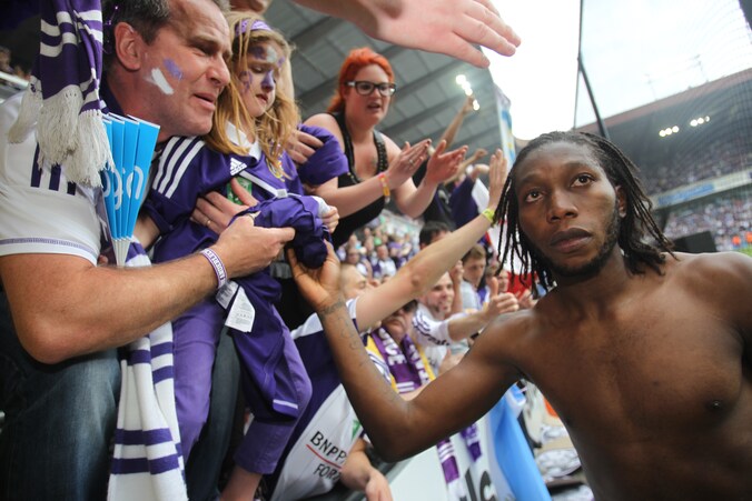Dieumerci Mbokani bij de titelviering van zijn ploeg Anderlecht