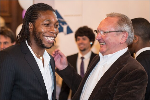 Mbokani tekent voor drie seizoenen