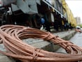 De NMBS en Infrabel hopen dat de nieuwe wet het aantal koperdiefstallen op het spoor kan terugdringen.