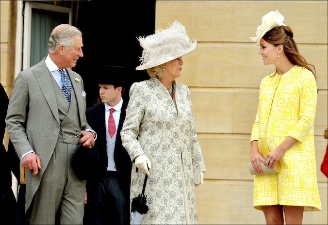 Schoonmama Camilla en de zwangere Kate Middleton.