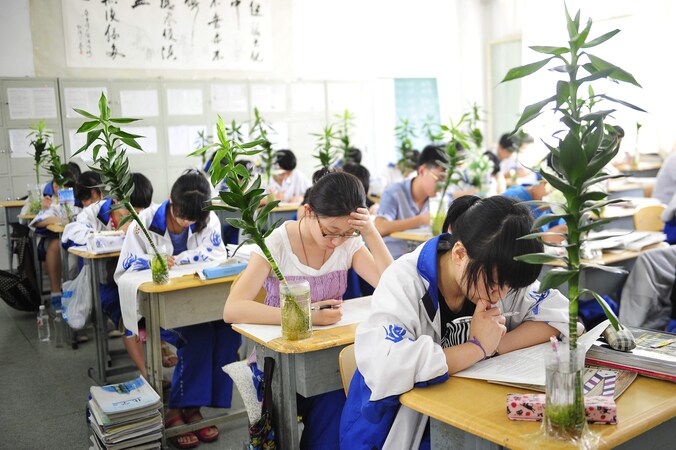 Chinese studenten bereiden zich keihard voor op de examens van vrijdag en zaterdag.