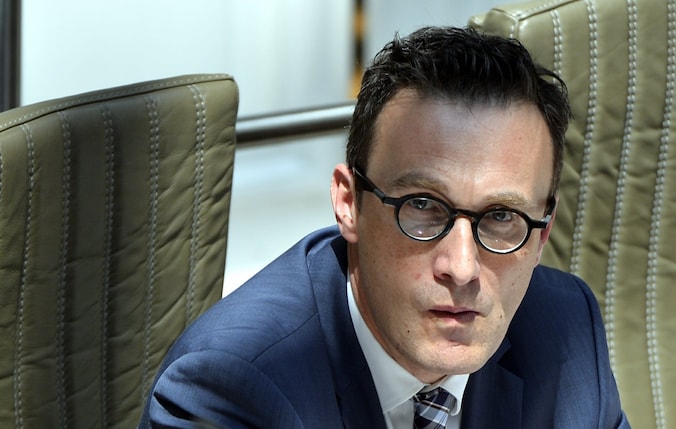 Toon Martens wil meer duidelijkheid van deze Pascal Smet.