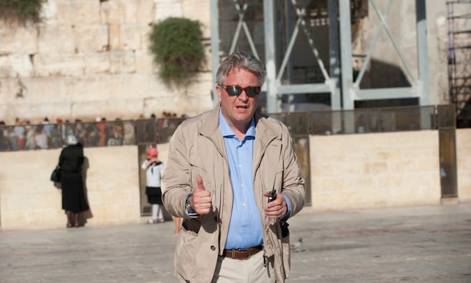 Prins Laurent bezoekt in Jeruzalem onder meer de Klaagmuur.