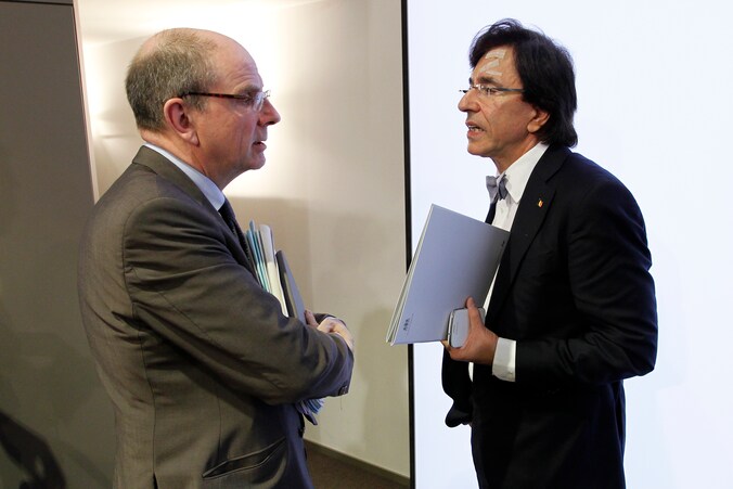 Minister van Financiën Koen Geens (CD&amp;V) en premier Elio Di Rupo (PS) gisteren bij de voorstelling van het begrotingsakkoord.