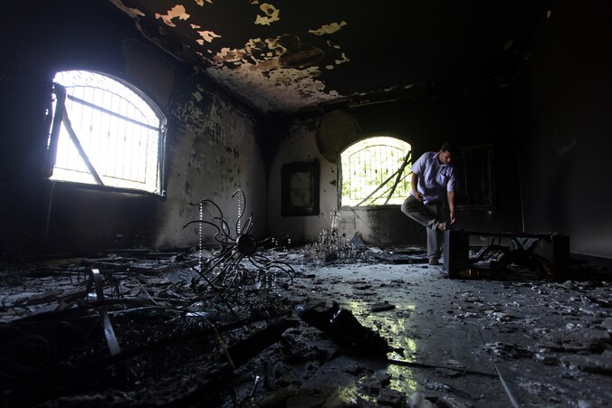 Het interieur van het aangevallen Amerikaanse consulaat in Benghazi, twee dagen na de aanslag.