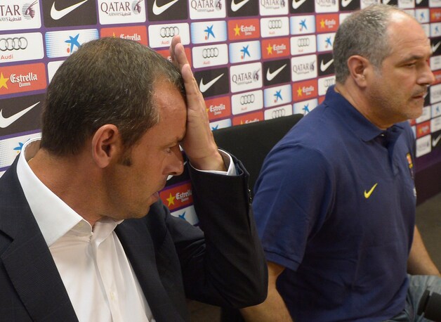 Voorzitter Sandro Rosell had het moeilijk op de persconferentie.
