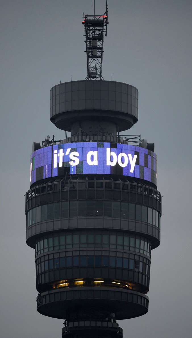 De toren van British Telecom brengt het nieuws van de geboorte.
