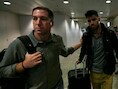 Glenn Greenwald en david Miranda in de luchthaven van Rio de Janeiro.