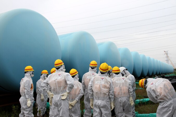 Inspectie van de watertanks in Fukushima.