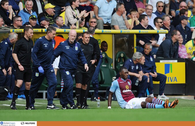 Benteke moest geblesseerd van het veld
