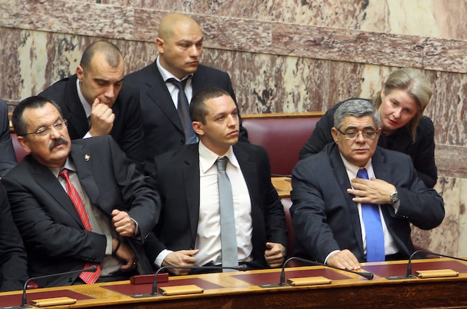 Rechts partijleider Nikos Michaloliakos samen met zijn vrouw Eleni Zaroulia, Christos Pappas (Links), Ilias Kasidiaris (midden), Panagiotis Iliopoulo (linksboven) en Giorgos Germenis (rechtsboven).