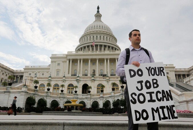 Een Amerikaanse ambtenaar voor het Capitool in Washington D.C.