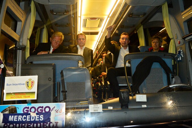 Wilmots en co wachten op een chauffeur