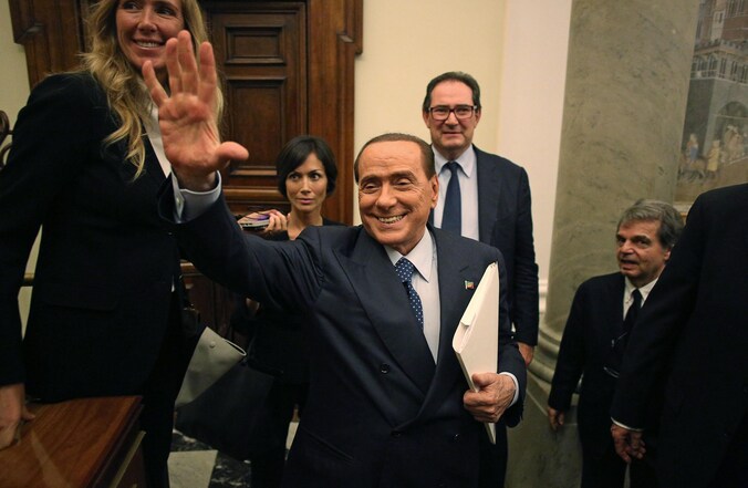Berlusconi en een aantal leden van de PDL.