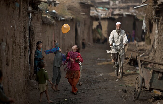 Archiefbeeld van spelende Pakistaanse kinderen, in dit geval in de buurt van Islamabad.