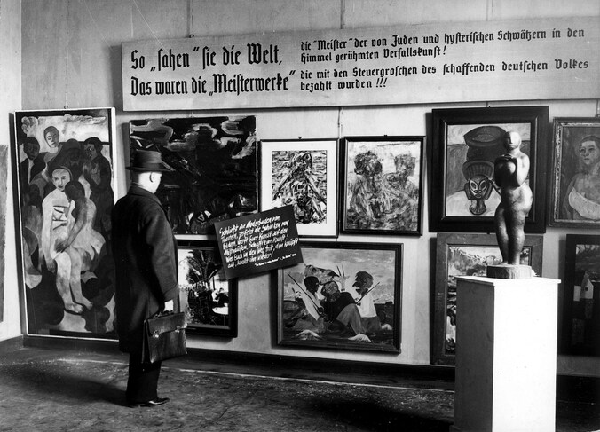 Een tentoonstelling van 'ontaarde' kunst in Berlijn, 1938.