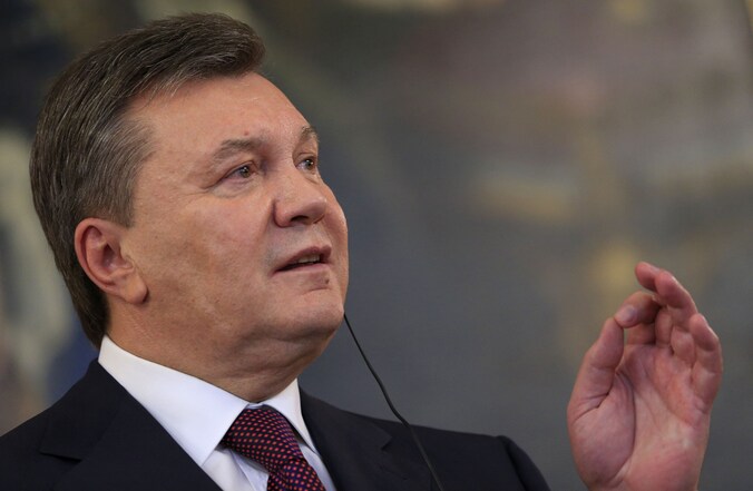 President Viktor Janoekovitsj wil eerst overleggen met Rusland.