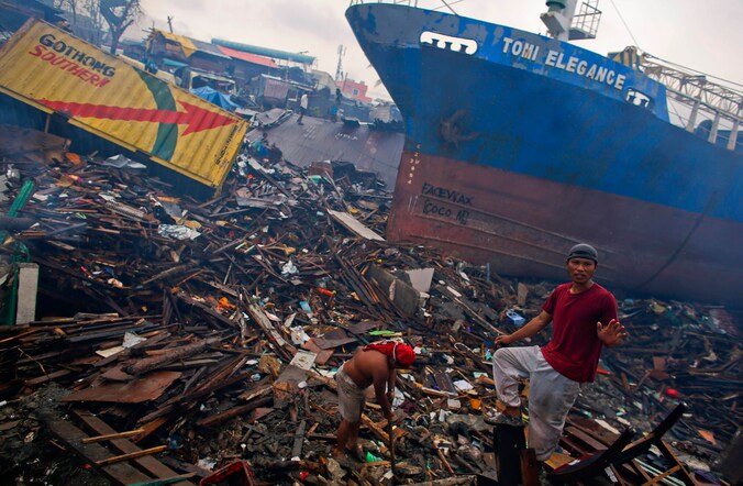 "Tyfoon Haiyan, de krachtigste die ooit de Filipijnen getroffen heeft, toonde nog eens scherp aan hoe de klimaatverandering de kracht van extreme weerfenomenen verhoogt", zei Jim Yong Kim, voorzitter van de Wereldbank.