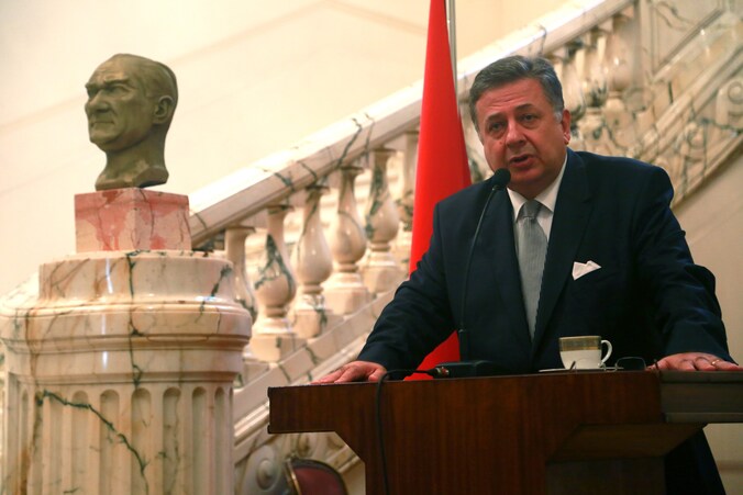 Ambassadeur Huseyin Avni Botsali.