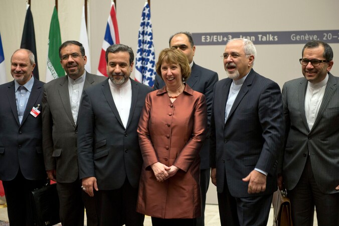 Catherine Ashton poseert onder meer met de Iraanse minister van Buitenlandse Zaken Javad Zarif.