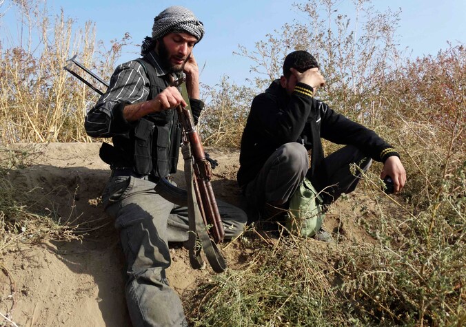 Syriëstrijders bij de stad al-Jarba.