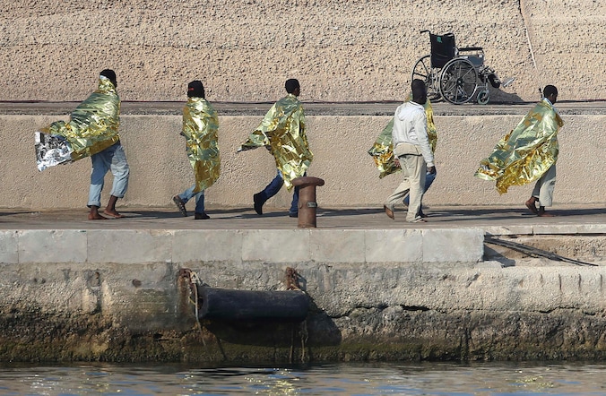 Vluchtelingen na aankomst op Lampedusa.