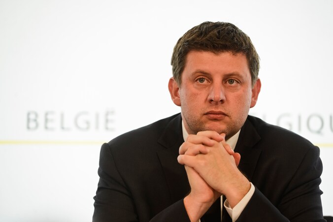 "Maak een briefje met inkomens uit vermogen, net zoals het loonbriefje", aldus Crombez.