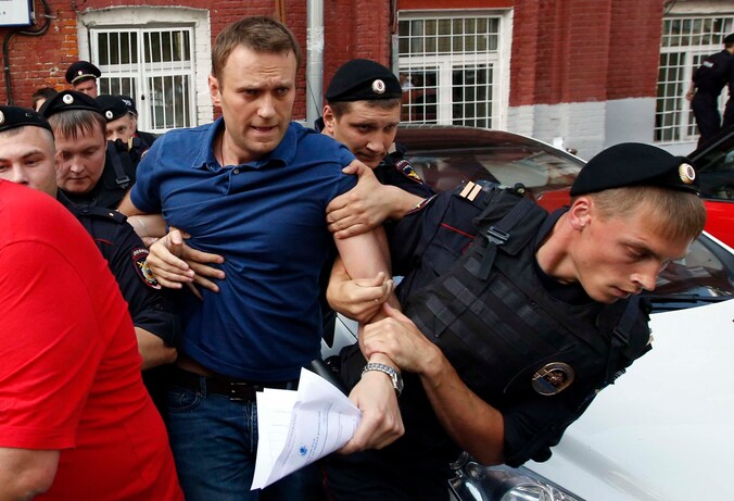 10 juli 2013: Aleksej Navalny stelde zich zeven jaar geleden verkiesbaar voor het ambt van burgemeester van Moskou. Na het indienen van de documenten werd hij (andermaal) opgepakt.