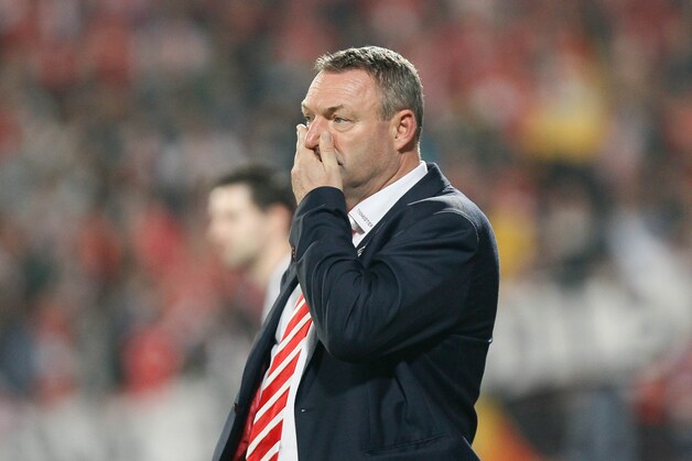 Ron Jans was de eerste trainer die sneuvelde