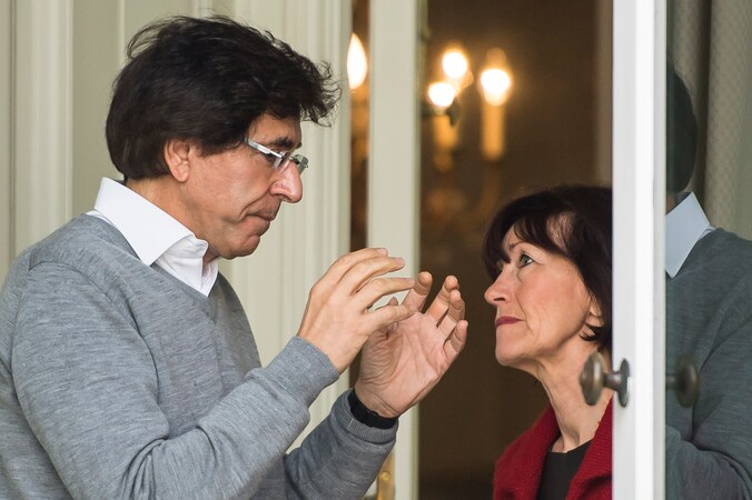 Elio Di Rupo overlegt met Laurette Onkelinx.