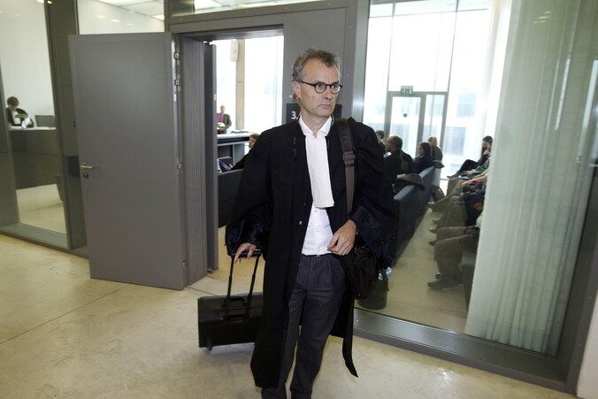 Hans Rieder neemt de verdediging van Pierre Serry waar.