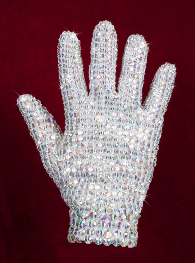 De handschoen met Swarovski-kristallen van Michael Jackson.