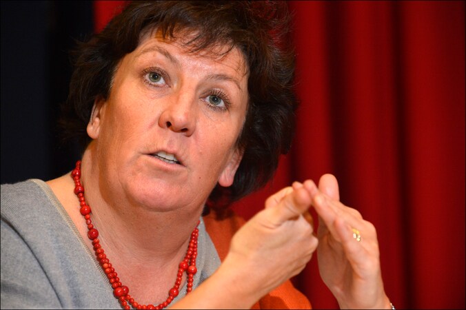 Mediaminister Ingrid Lieten kreeg felle kritiek omdat de openbare omroep ondanks besparingen toch met drie netten zit.