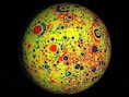 Een beeld van de variatie in zwaartekracht op onze Maan, opgemaakt op basis van de gegevens van de GRAIL-satellieten Ebb en Flow.