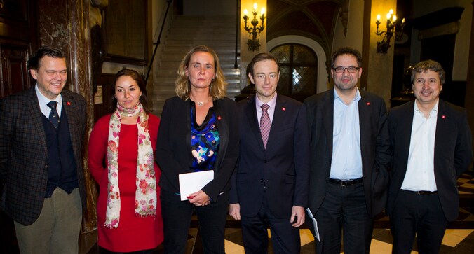 Rob Van de Velde, Nabila Ait Daoud, Liesbeth Homans, Bart De Wever, Koen Kennis en Ludo Van Campenhout.