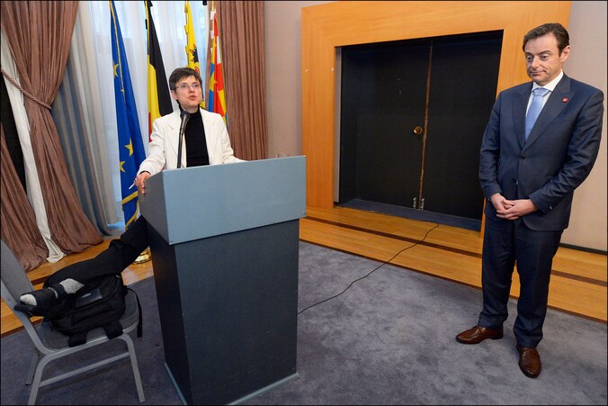 Gouverneur Cathy Berx bij de eedaflegging van burgemeester Bart De Wever.