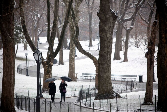 New York vierde het einde van het jaar onder een laagje sneeuw.