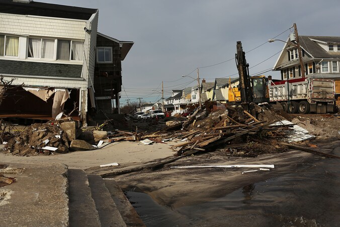 Schade in Queens, New York na orkaan Sandy.