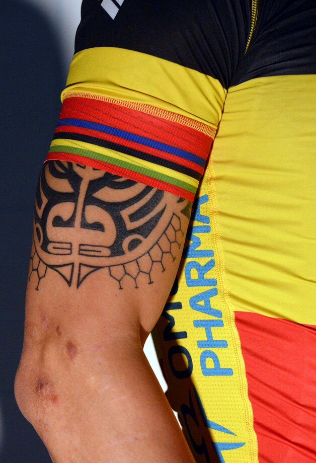 De tattoo van Boonen blijft niet onopgemerkt.